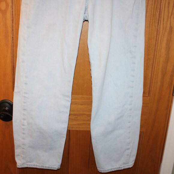 Forever 21 Premium Light Wash Relaxed Fit Jean - Size 29 - Picture 3 of 11